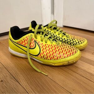 Nike magista Onda jr bright Kids Yellow soccer shoes size 3.5 youth